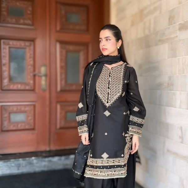 Black Embroidered Pakistani Suit with Dupatta – Elegant Festive & Party Wear
